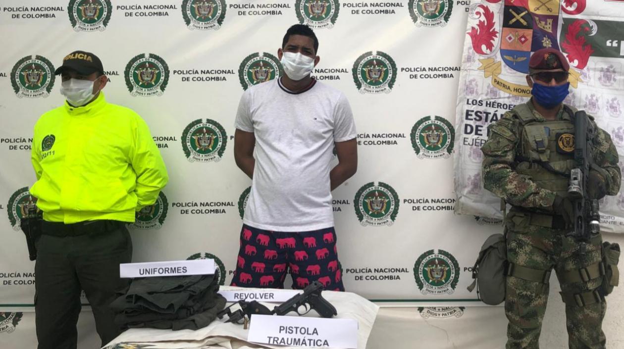 Al capturaron lo hallaron con varias armas.