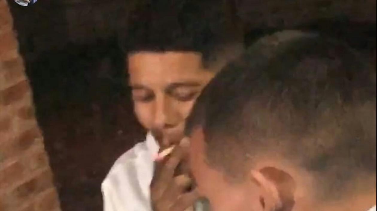 El defensa argentino Marcos Rojo fumando.