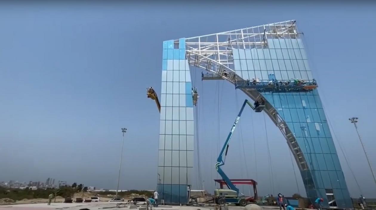'La aleta del Tiburón', homenaje de Tecnoglass al Junior.