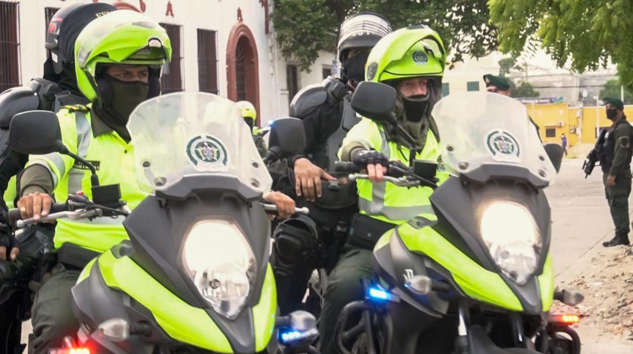 Operativos de la Policía Nacional para el cumplimiento del toque de queda.