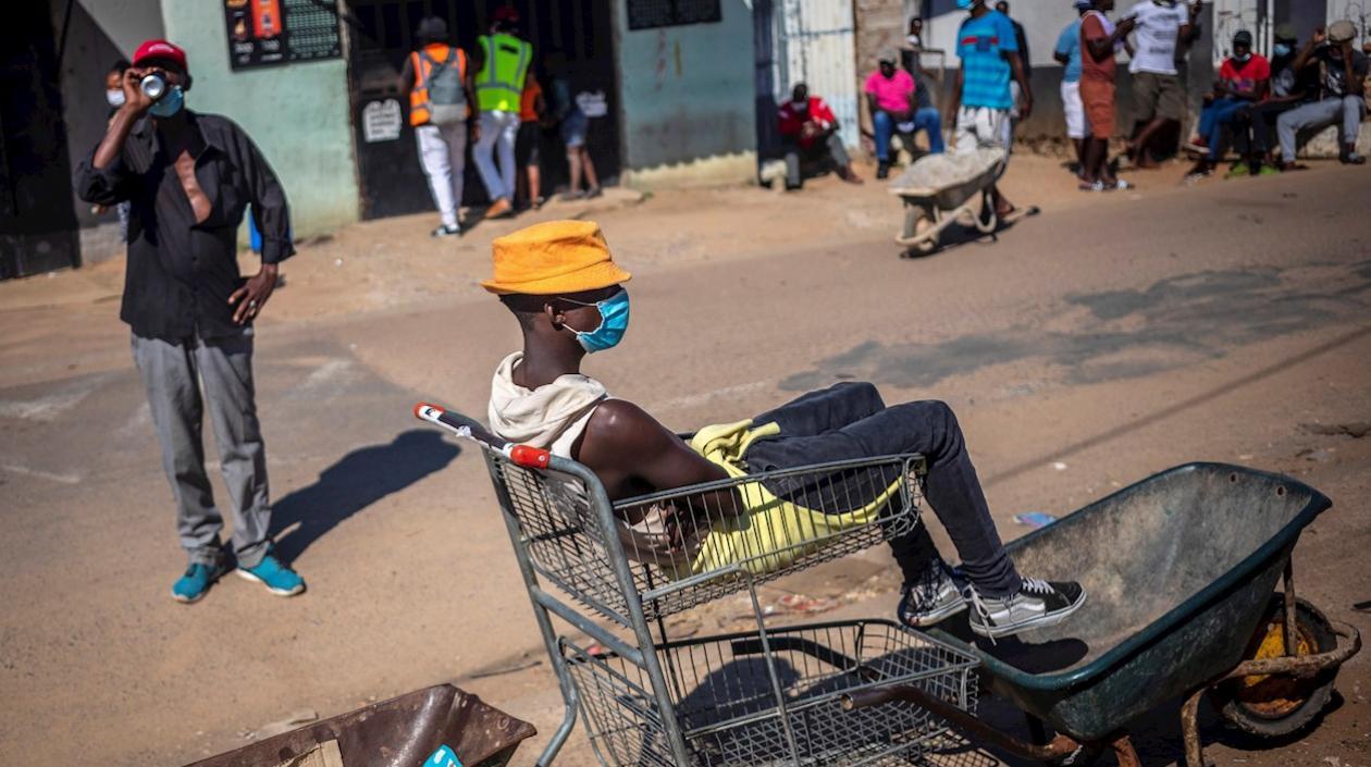 El número de casos que requerirán hospitalización excede con mucho las capacidades médicas de muchos países.