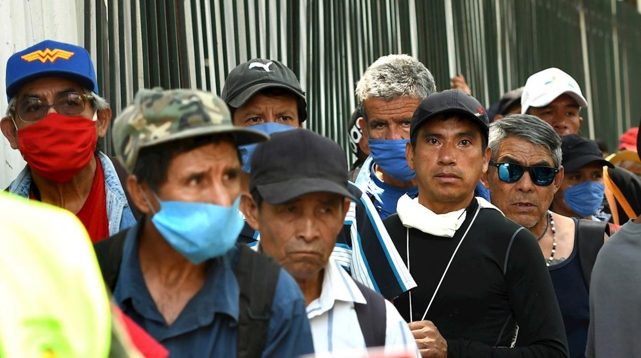 La OIT reclama que se garanticen el acceso de los trabajadores informales a los servicios sanitarios.