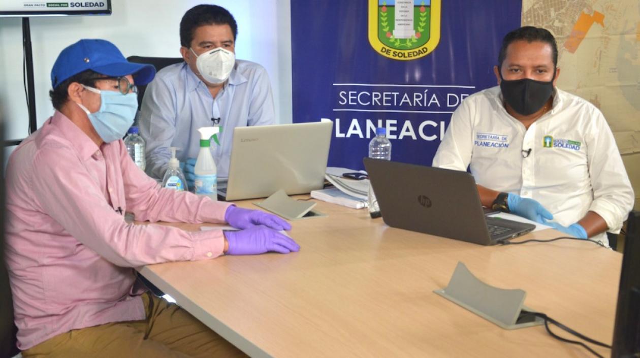 El Alcalde Rodolfo Ucrós, presentando en el Plan de Desarrollo.