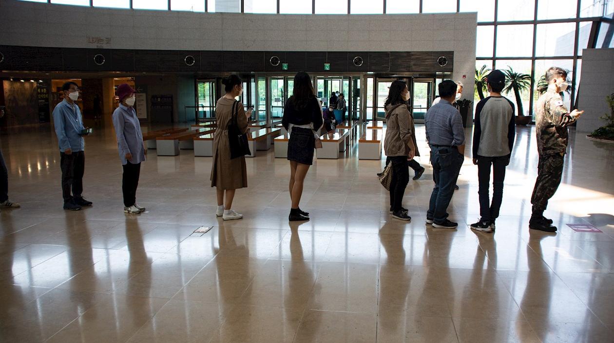 Este nuevo foco llega en la misma semana en la que Corea del Sur había relajado el distanciamiento social.