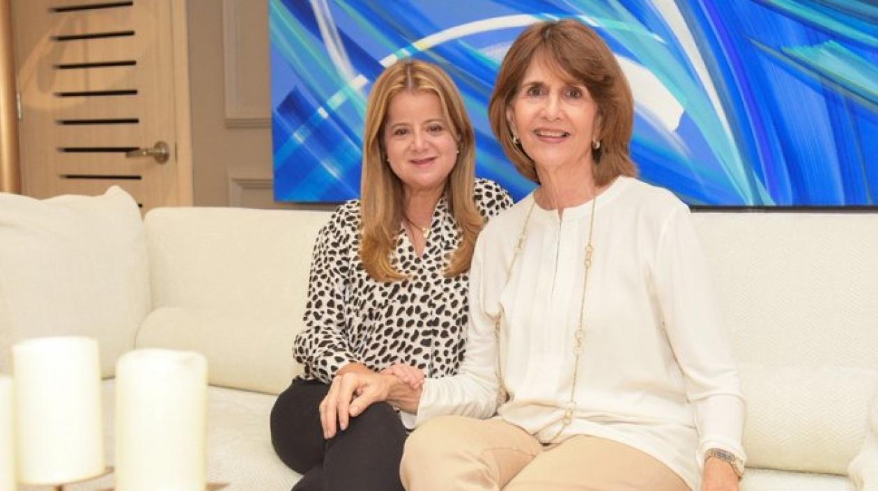 La gobernadora Elsa Noguera y su mamá Elsa De la Espriella.