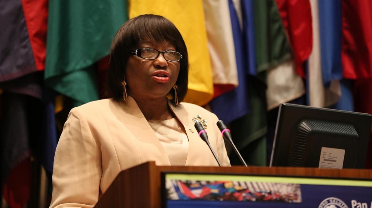 Carissa F. Etienne, directora de este organismo.