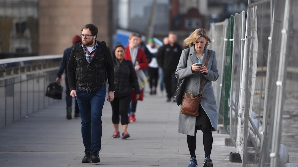 El Gobierno ha pedido a la población que evite viajar en transporte público y que, en cambio, camine.