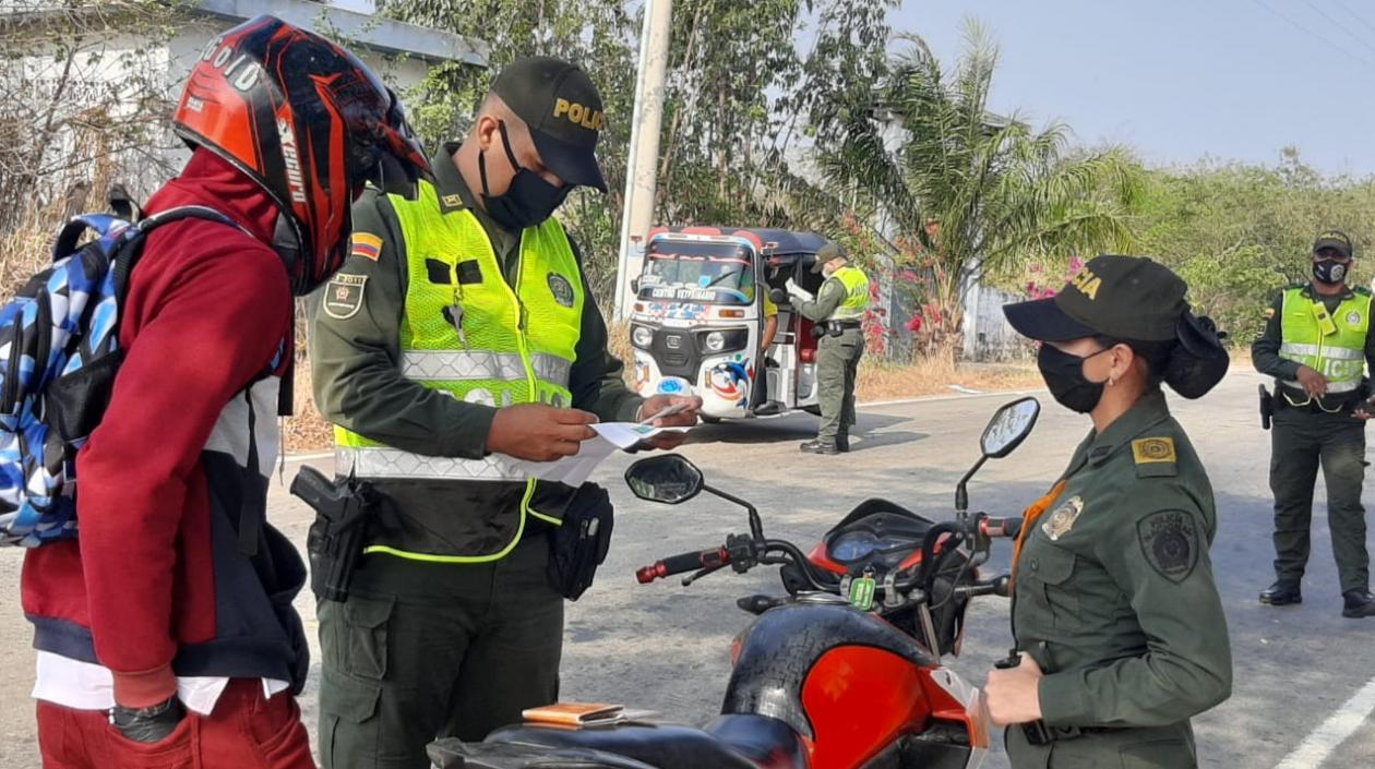 Policía realizando operativos de control en los municipios.