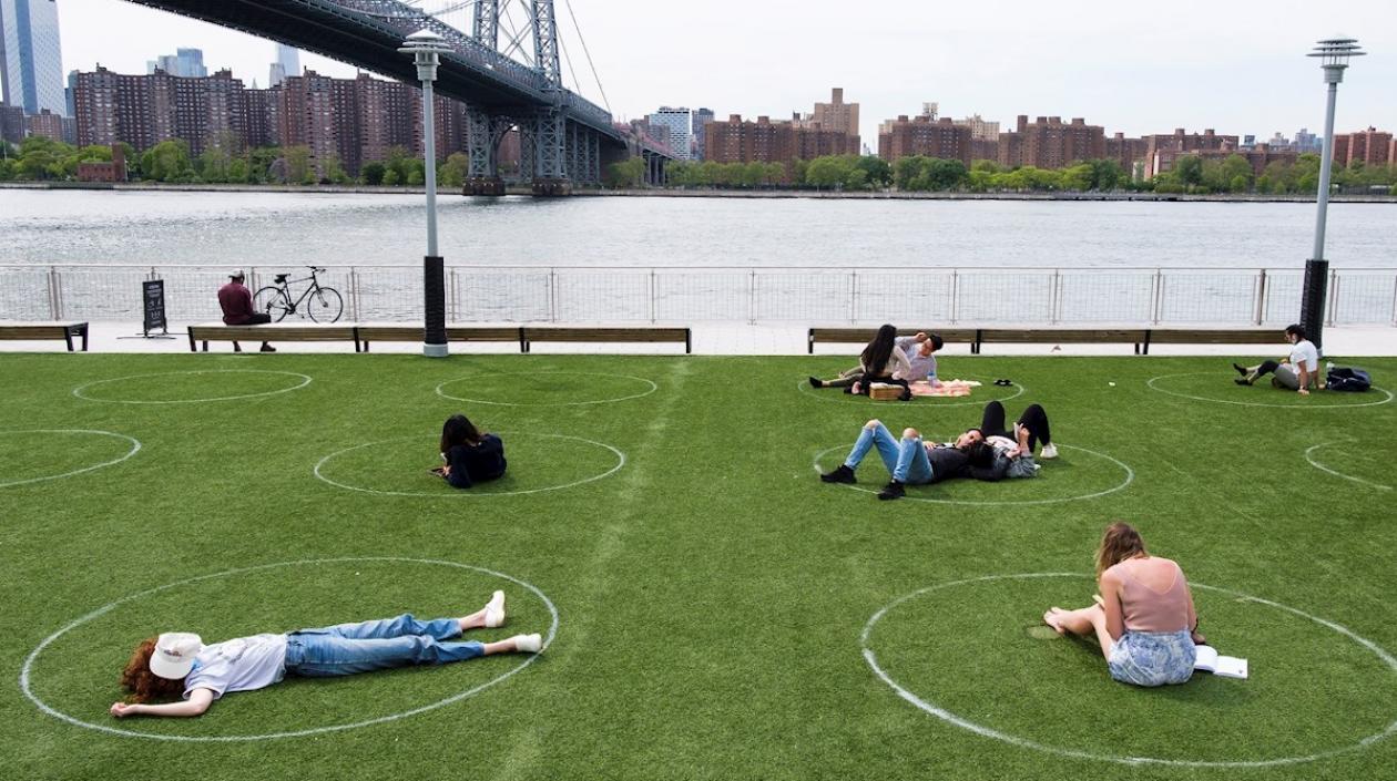 Comienza a aplicarse el distanciamiento social en público.