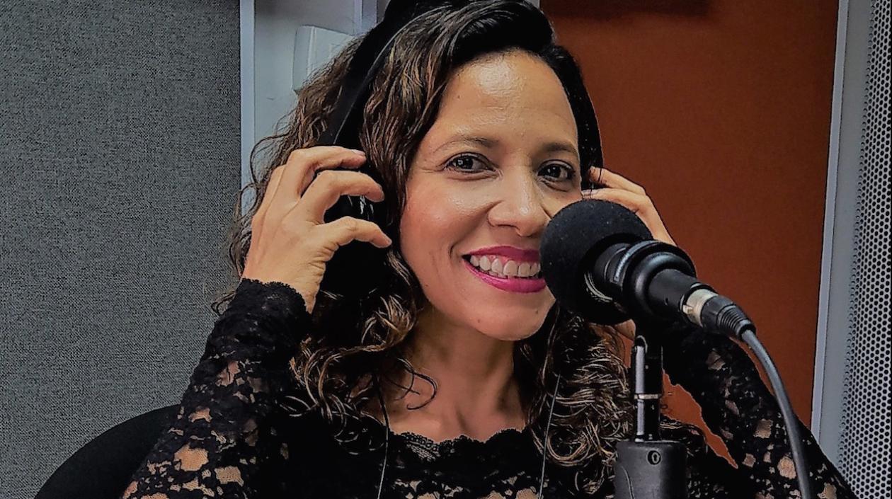 Periodista Inés María Dautt, quien acaba de lanzar Eficazmente.