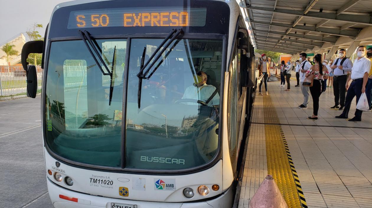 Transmetro hace un llamado a empresas a modificar horarios.
