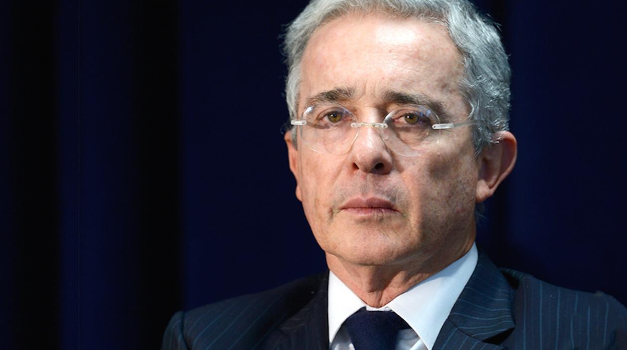 Álvaro Uribe, senador.