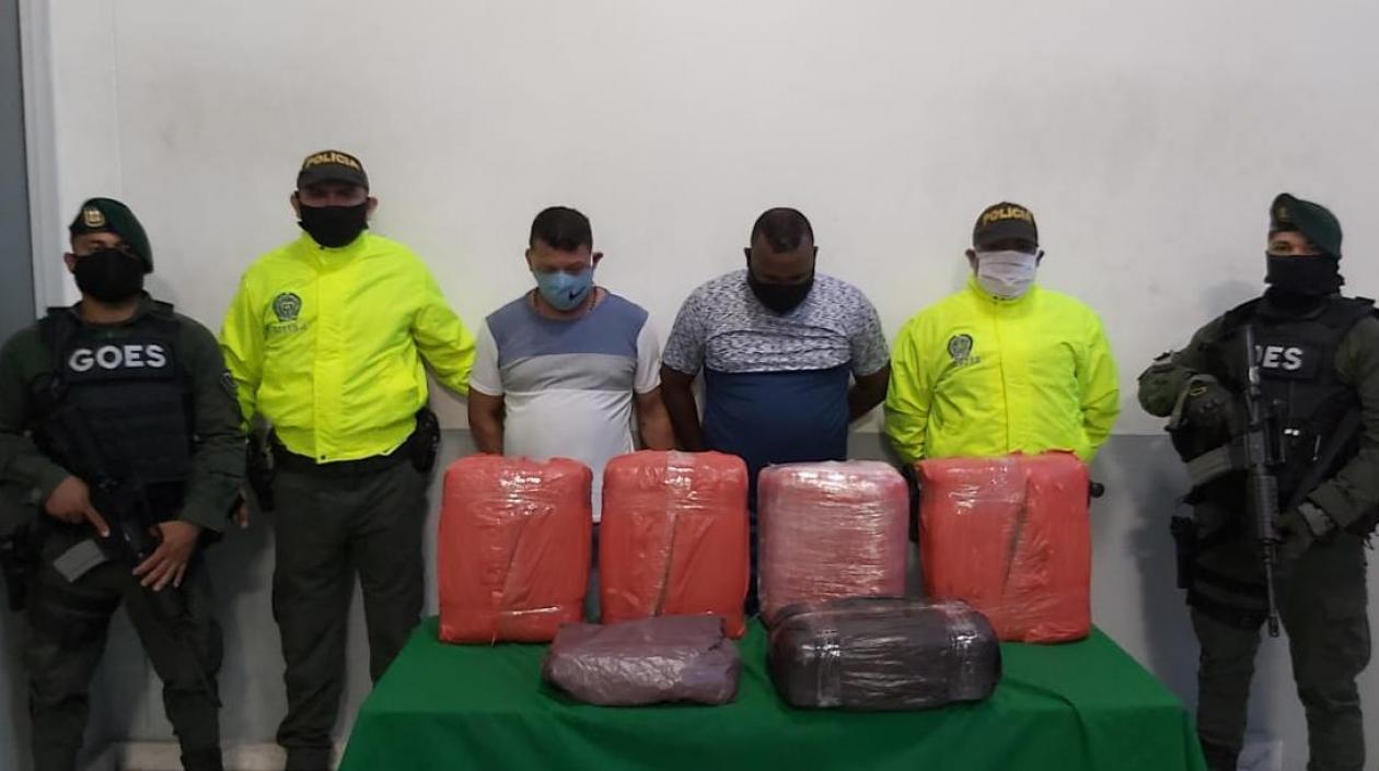 Los capturados con la marihuana.