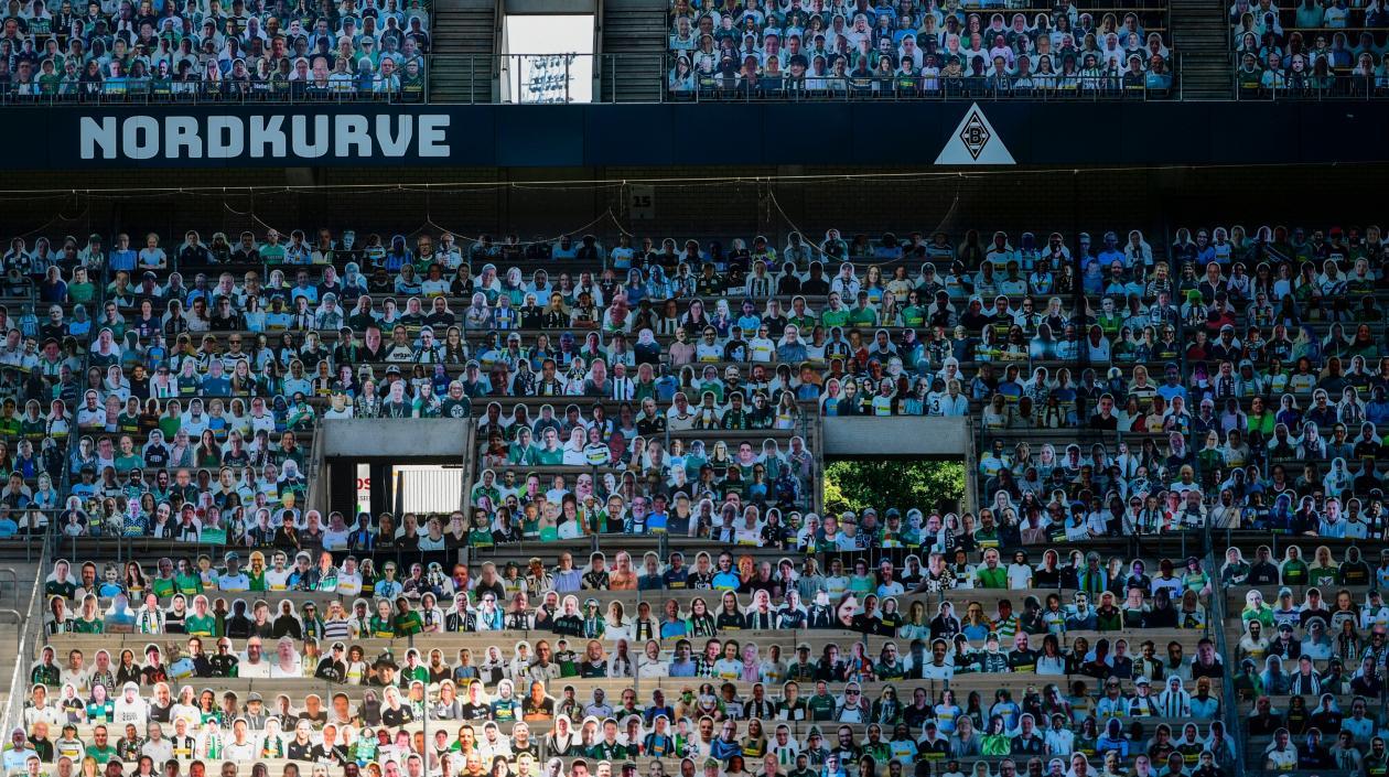 Los hinchas de cartón.
