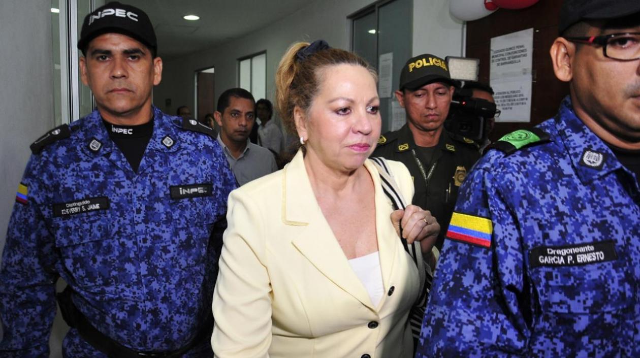 La exrectora Silvia Gette Ponce, conducida a una de las diligencias de la Fiscalía.