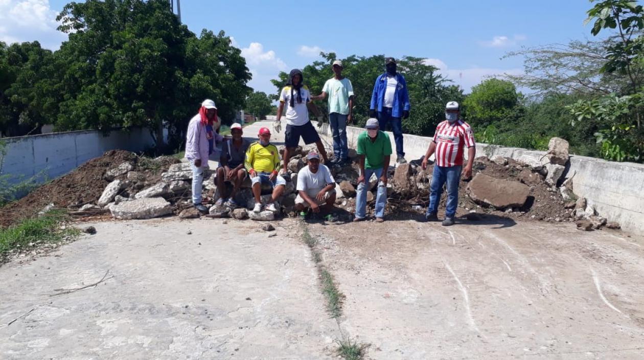 La comunidad en uno de los cierres.