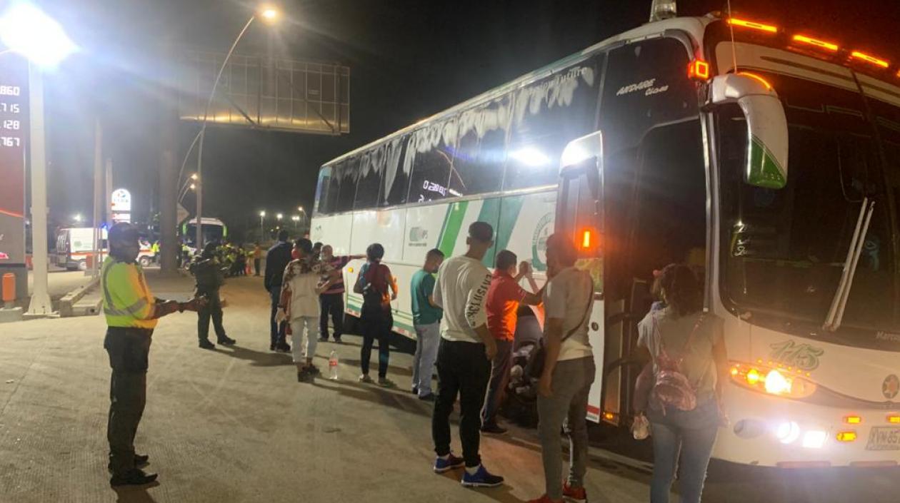 Transporte especial sorprendido en el Puente Pumarejo.