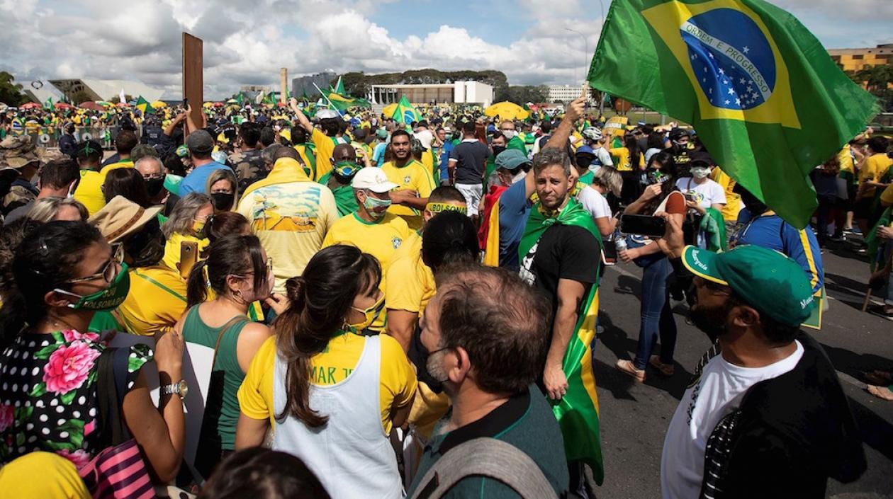 Masiva manifestación de apoyo al Presidente Jair Balsonaro, muchos de ellos sin ninguna protección.