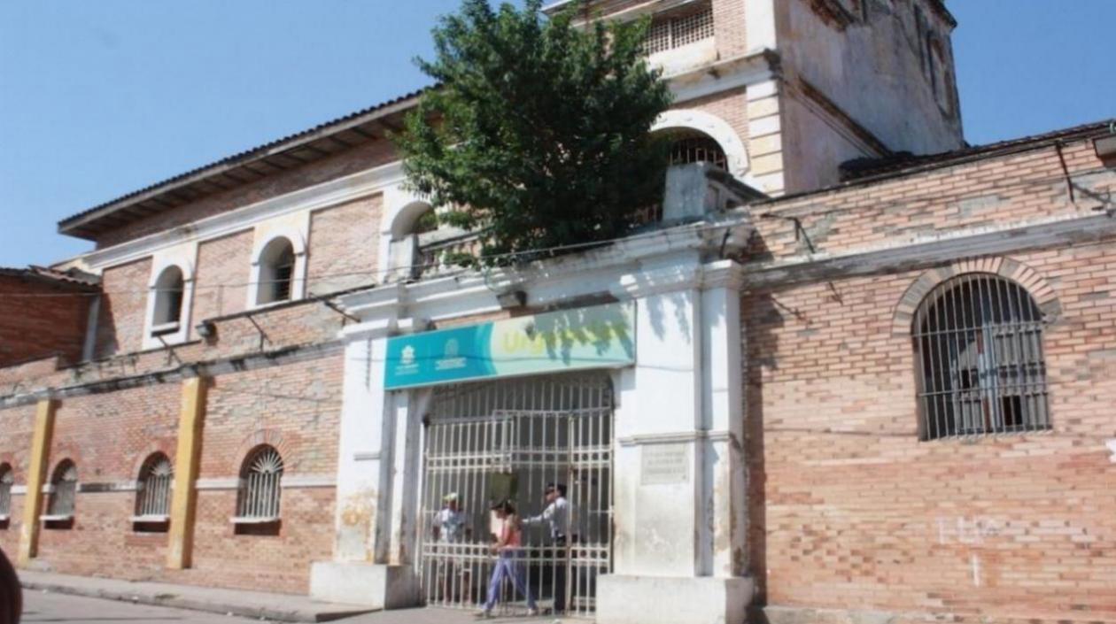 En el Hospital General es atendido uno de los heridos.