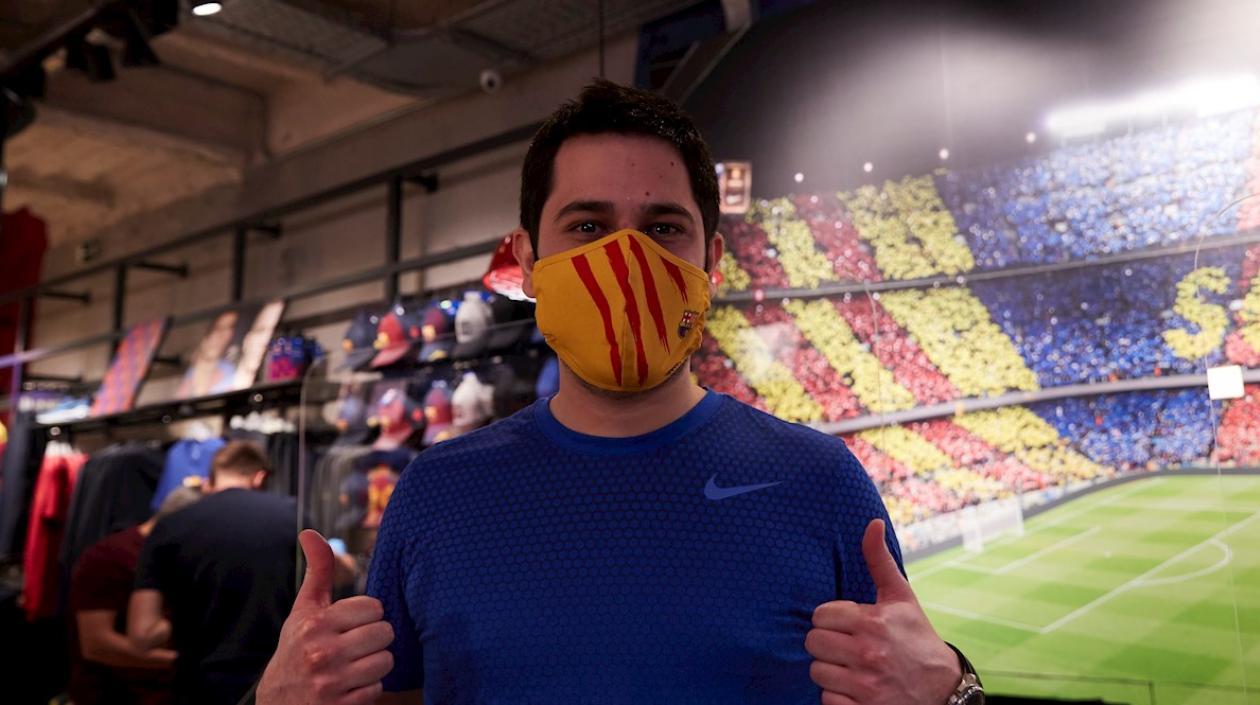  El FC Barcelona ha empezado a comercializar sus primeras mascarillas protectoras, que estarán disponibles en tres modelos diferentes de diseño exclusivo, a partir de este lunes.