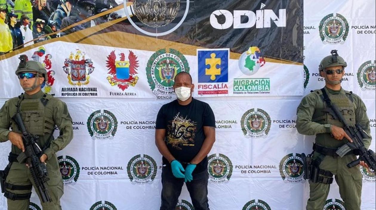 El hombre tras ser capturado por la Policía.