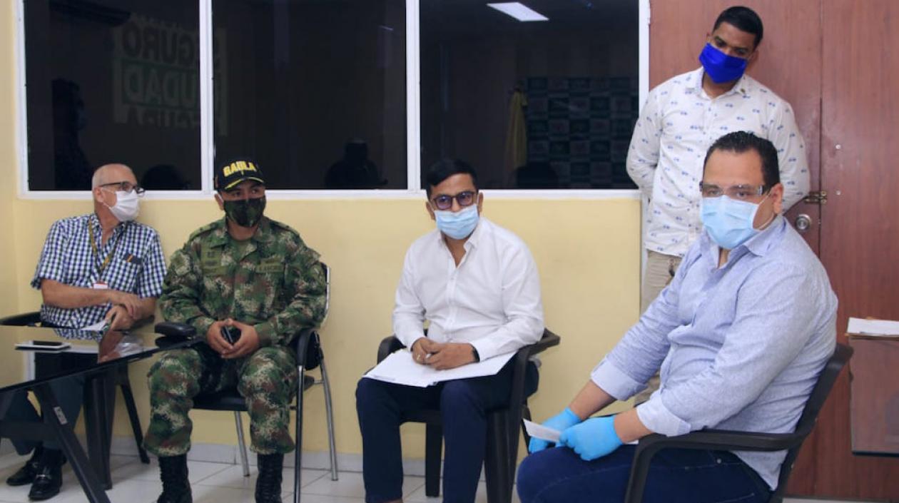 El Alcalde (e) Óscar Pantoja, presidiendo el Consejo de Seguridad.