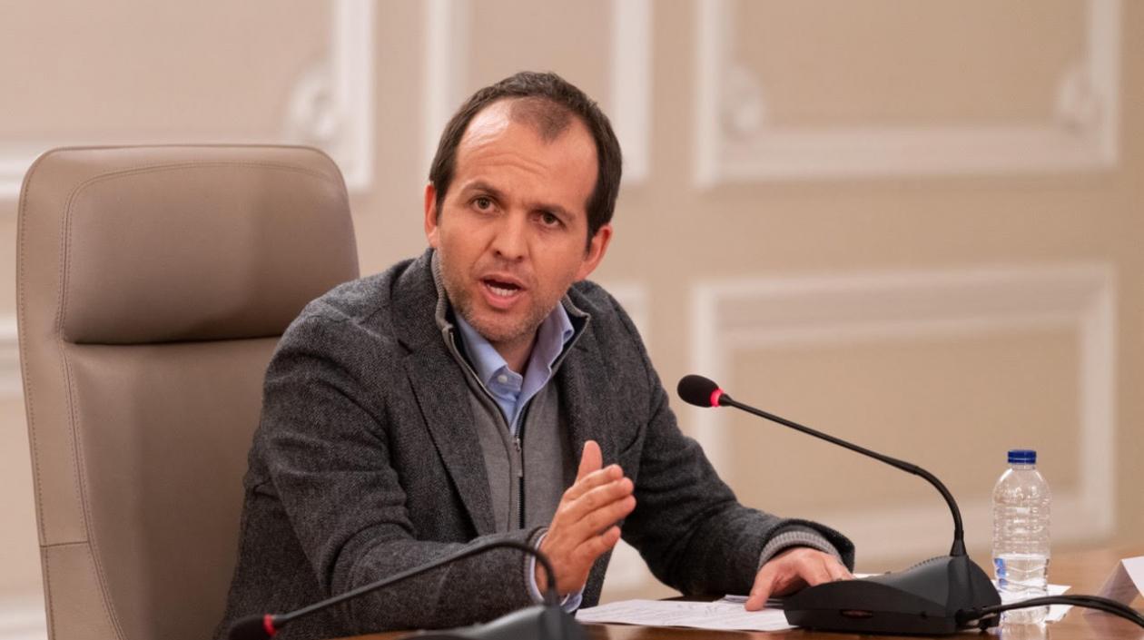 Ernesto Lucena, Ministro de Deportes.