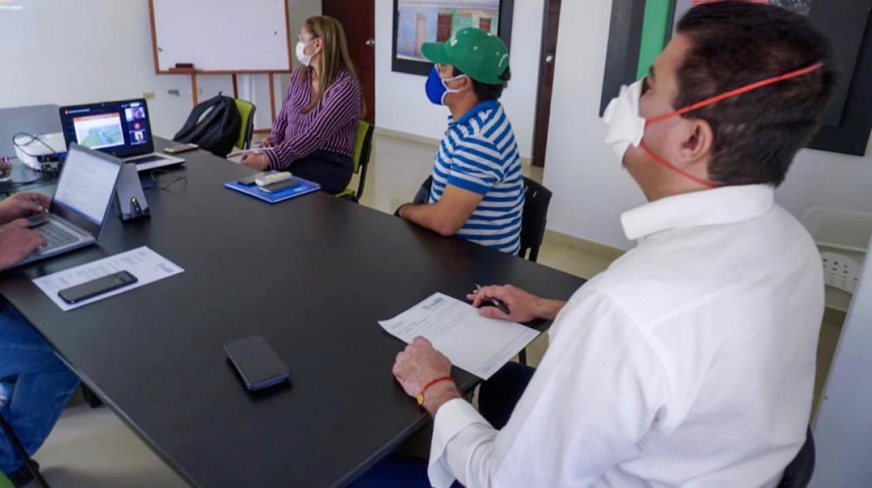 El Alcalde Rodolfo Ucrós presidiendo una sesión de trabajo sobre el Covid-19.