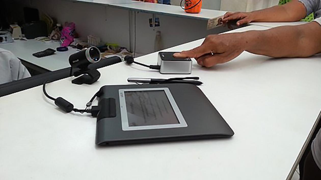 Para las regiones en las que alcaldes o gobernadores decreten toque de queda, el servicio público notarial se entenderá como suspendido. 