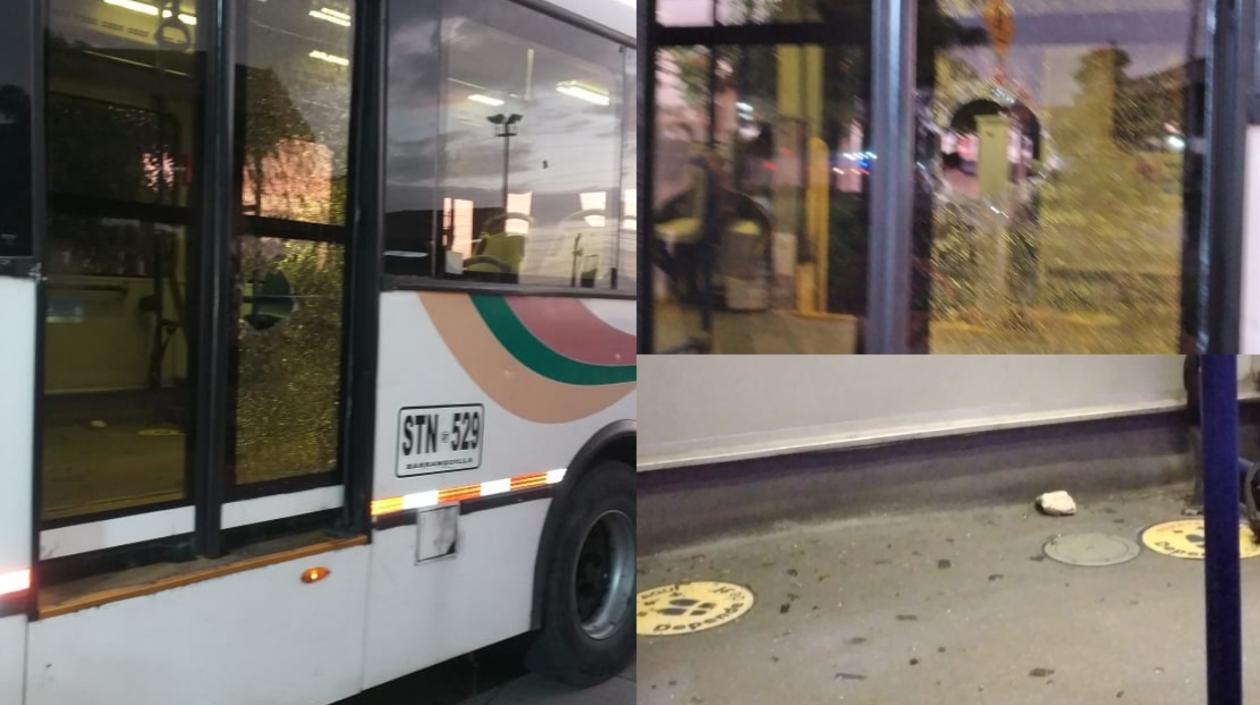 Así quedó el bus tras el ataque a piedra.