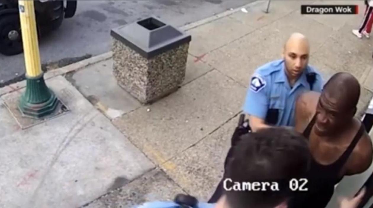 Momento del arresto de George Floyd.