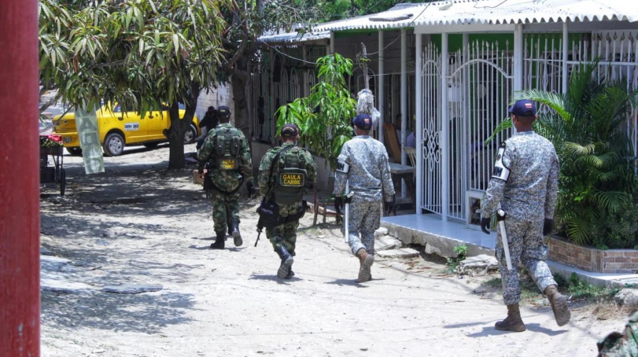 Las autoridades patrullarán las calles del municipio para hacer cumplir el toque de queda.