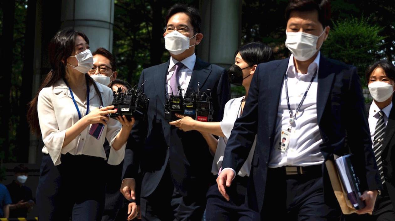 Lee Jae-yong, ingresando a la corte.