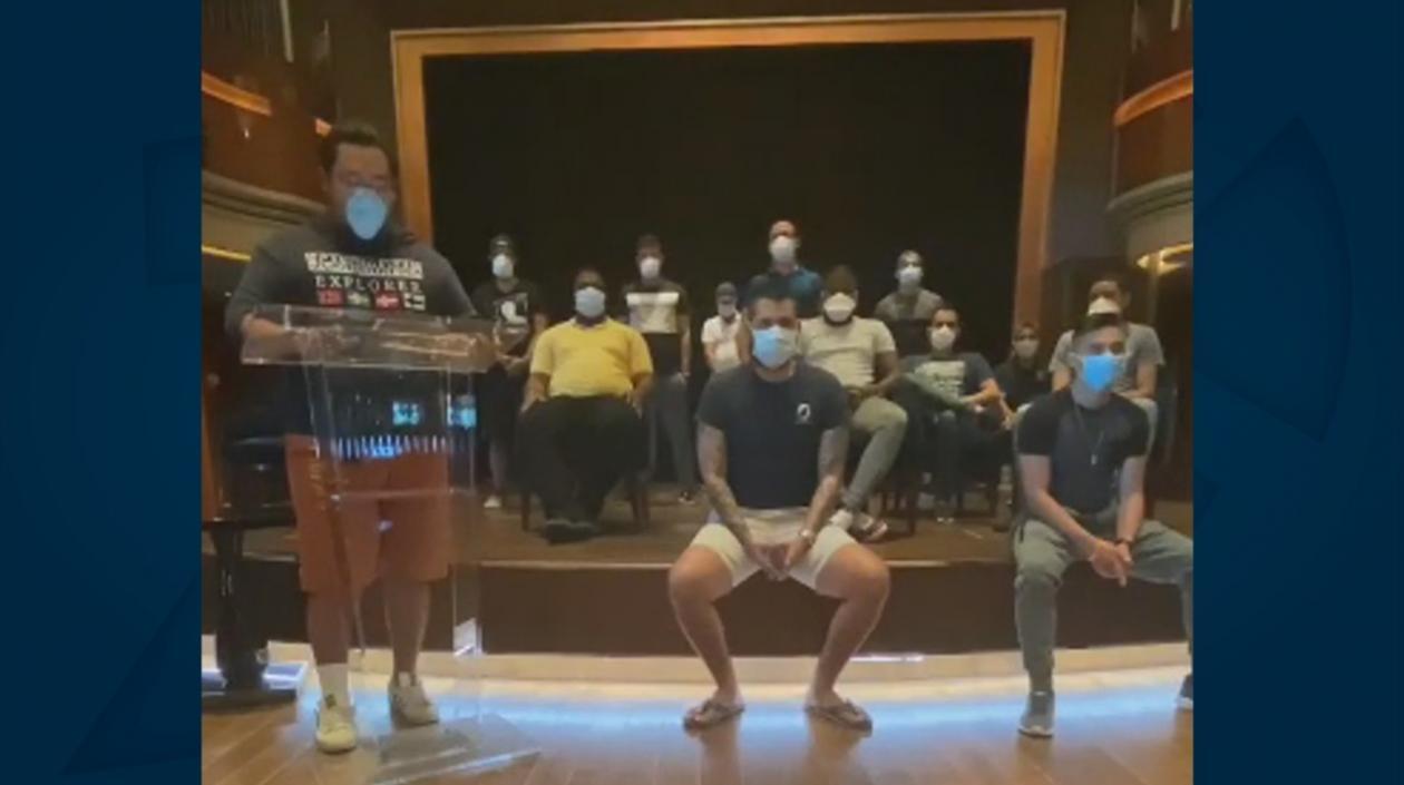 Colombianos pidiendo ayuda al Gobierno.