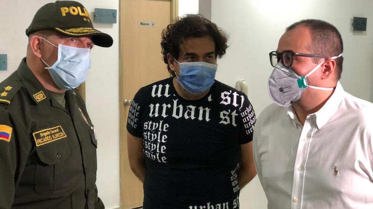 El Comandante de la Policía Metropolitana reunido con el médico José Julián Buelvas Díaz.