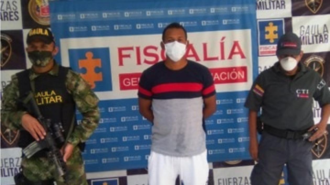 El hombre fue capturado por el CTI y el Ejército.