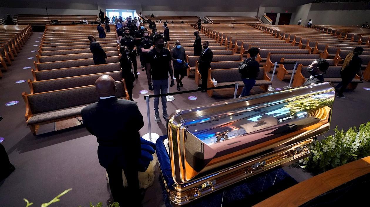 La ceremonia fúnebre.