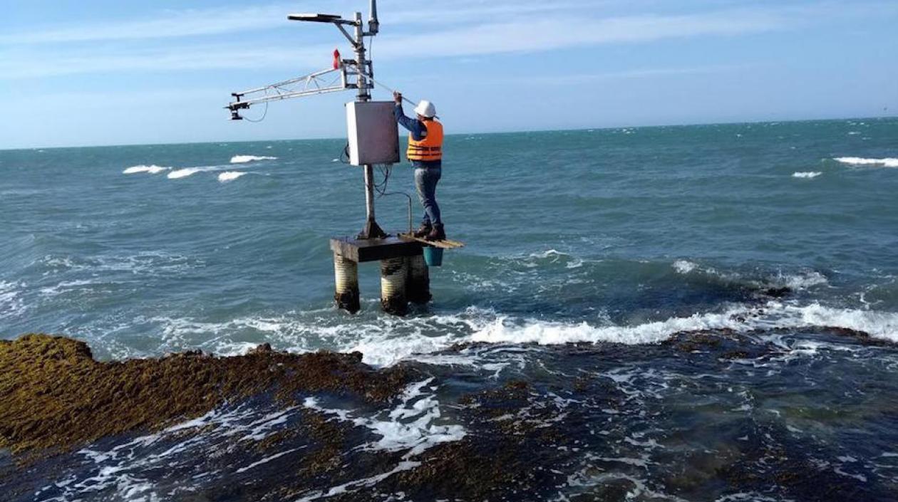 Personal de la Dimar en plena actividad.