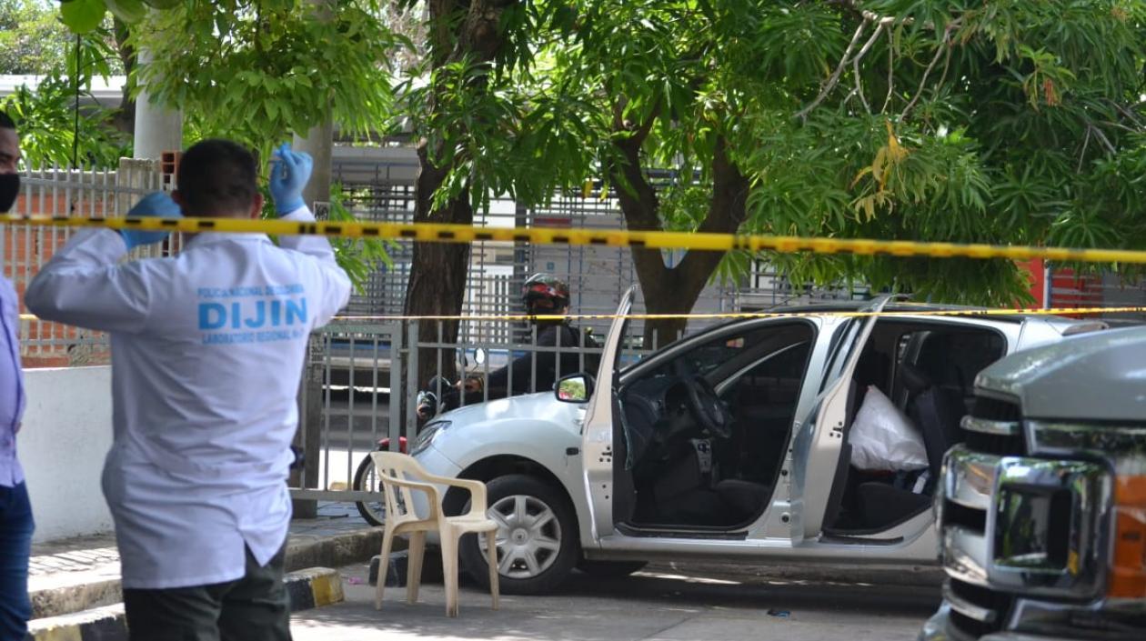 La Policía revisó el vehículo en la que se movilizaba la mujer.