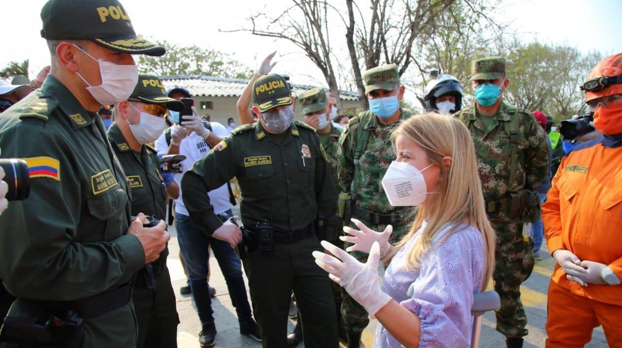 La Gobernadora con los altos mandos de la Policía y el Ejército en el Atlántico.