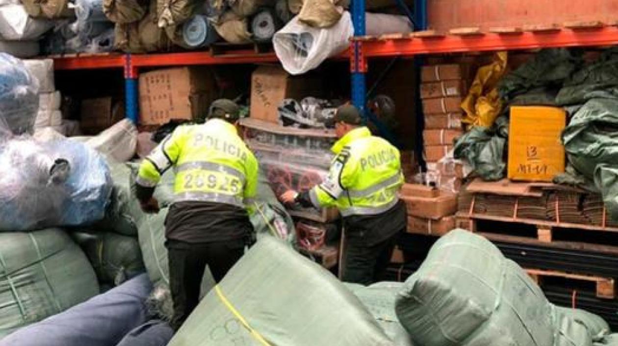 En contenedores traían al país mercancía de contrabando.