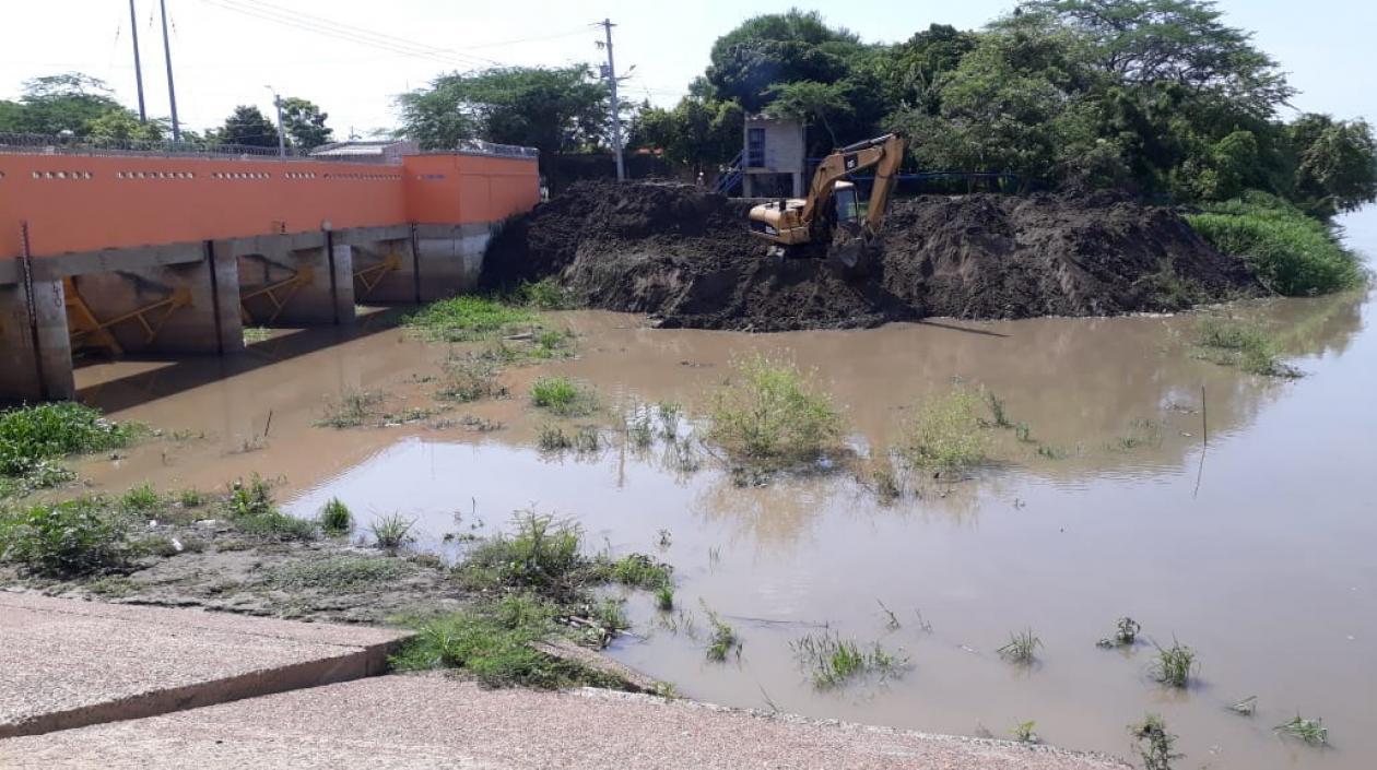 Estado que presenta el sector de las compuertas luego de la limpieza.