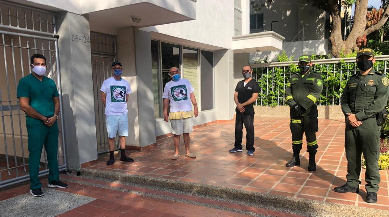 Caravana realizando visitas casa a casa en Barranquilla.