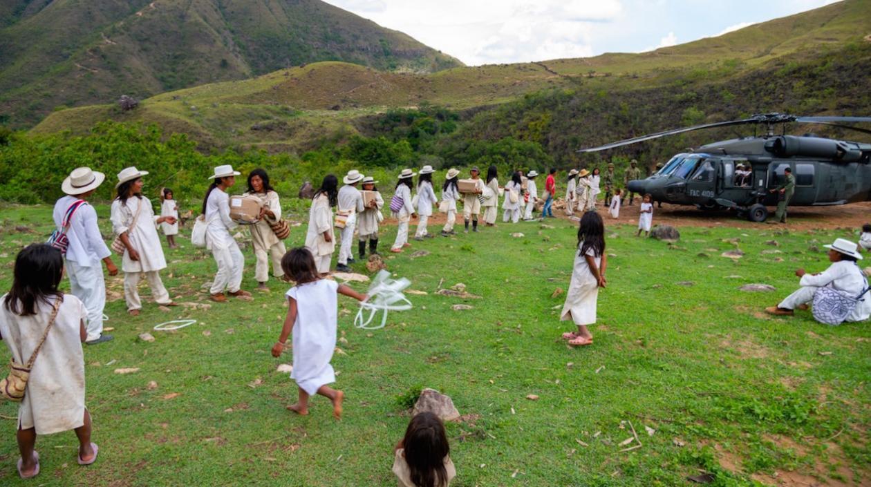 Entrega de ayudas en la Sierra Nevada de Santa Marta.