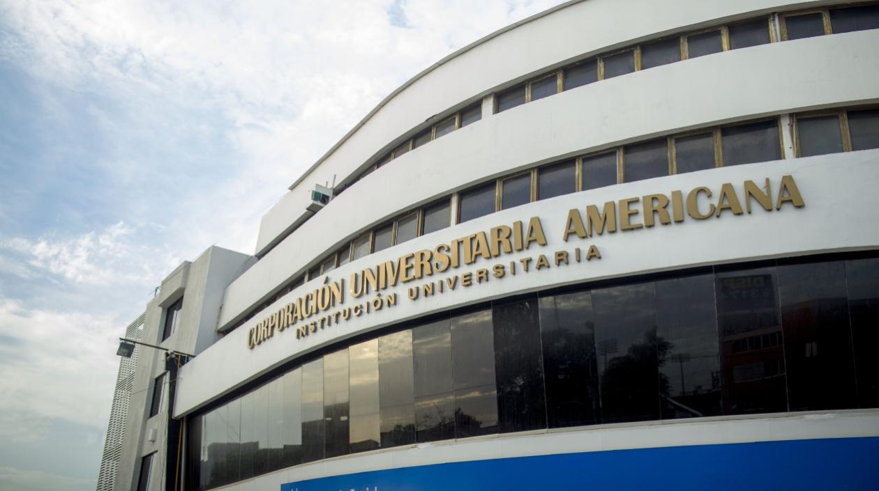 Fachada de la Corporación Universitaria Americana.