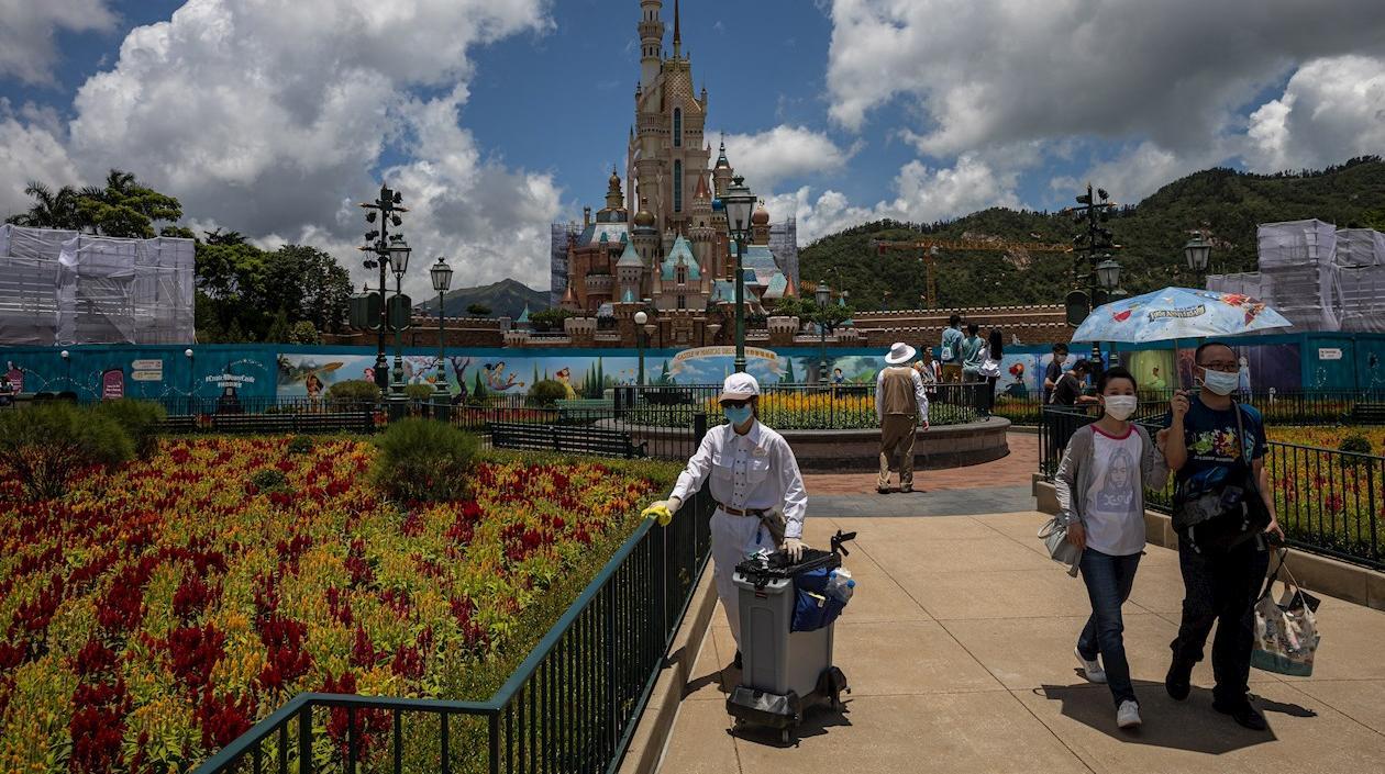 Ciudadanos acatan las medidas sanitarias.
