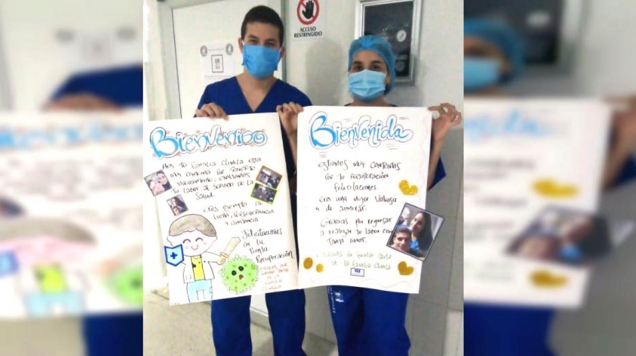 Los médicos Cristian y Marìa Angélica, al salir de la Clínica.