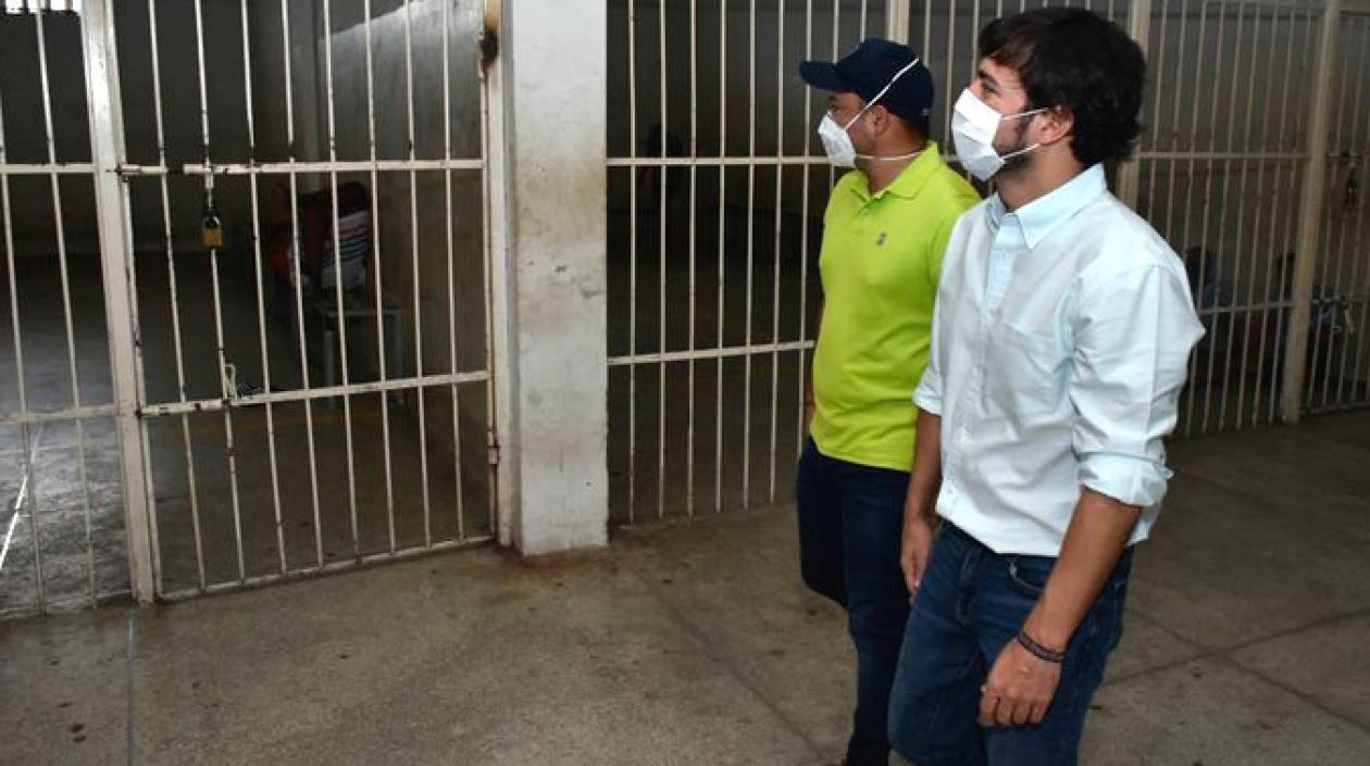 El Alcalde Jaime Pumarejo, durante operativos nocturnos de control y prevención.