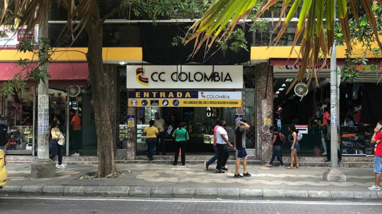 Centro Comercial en el Paso Bolívar.