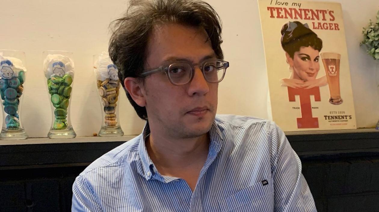 El escritor colombiano Andrés Felipe Solano durante una entrevista con la Agencia Efe este martes en Seúl, Corea del Sur.